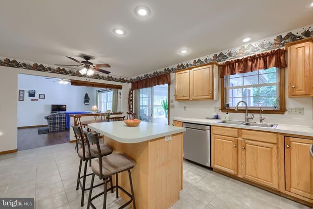 225 COUNTRY DR, Denver, PA 17517