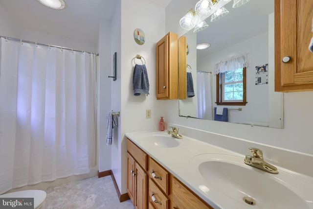 225 COUNTRY DR, Denver, PA 17517