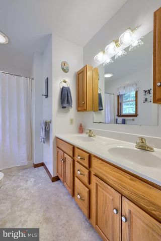 225 COUNTRY DR, Denver, PA 17517