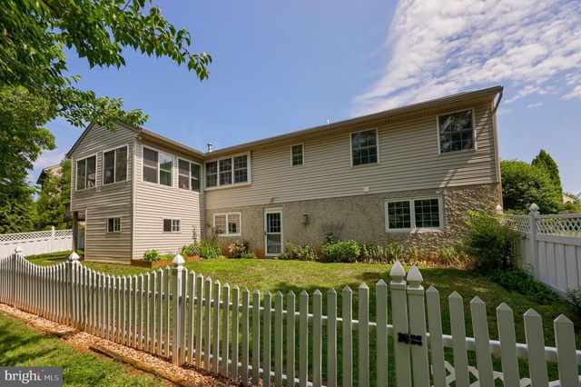 225 COUNTRY DR, Denver, PA 17517