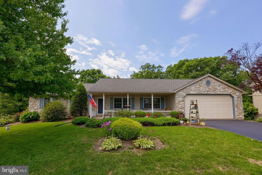 225 COUNTRY DR, Denver, PA 17517