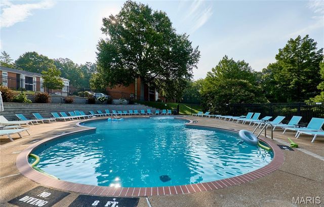 1937 Greenpoint Drive 304, Kirkwood, MO 63122