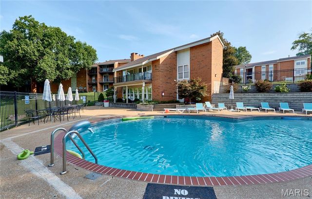 1937 Greenpoint Drive 304, Kirkwood, MO 63122