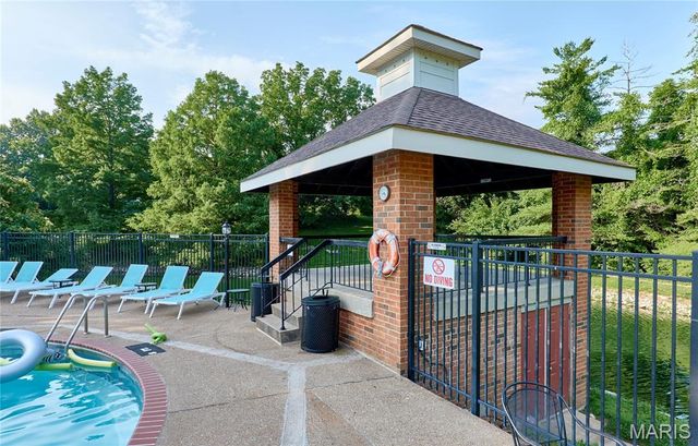 1937 Greenpoint Drive 304, Kirkwood, MO 63122