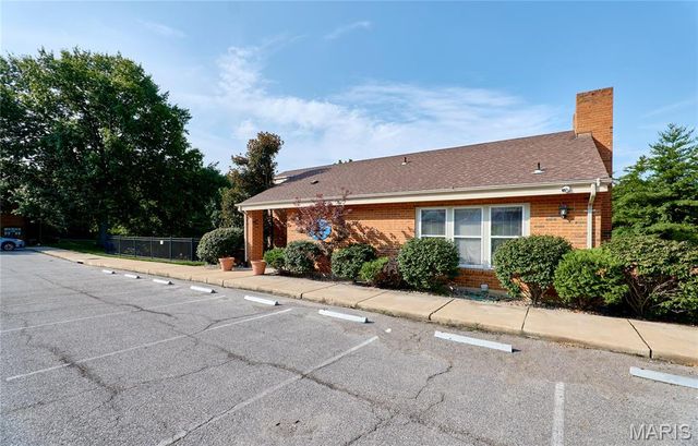 1937 Greenpoint Drive 304, Kirkwood, MO 63122