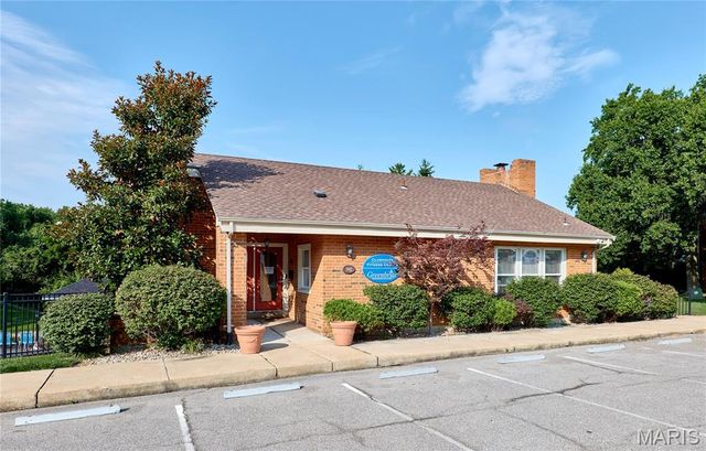 1937 Greenpoint Drive 304, Kirkwood, MO 63122