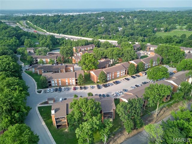 1937 Greenpoint Drive 304, Kirkwood, MO 63122