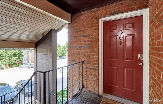 1937 Greenpoint Drive 304, Kirkwood, MO 63122