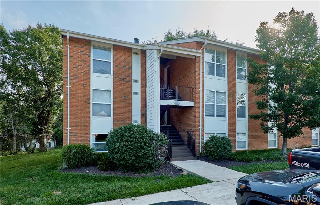 1937 Greenpoint Drive 304, Kirkwood, MO 63122