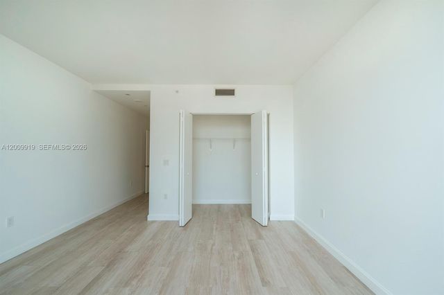 45 SW 9th Street 4906, Miami, FL 33130
