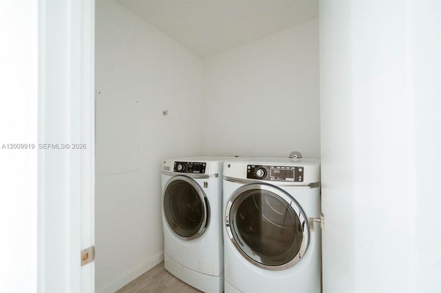 45 SW 9th Street 4906, Miami, FL 33130