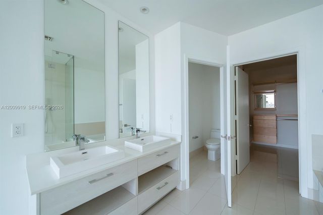 45 SW 9th Street 4906, Miami, FL 33130