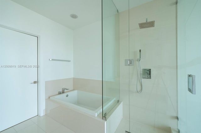 45 SW 9th Street 4906, Miami, FL 33130