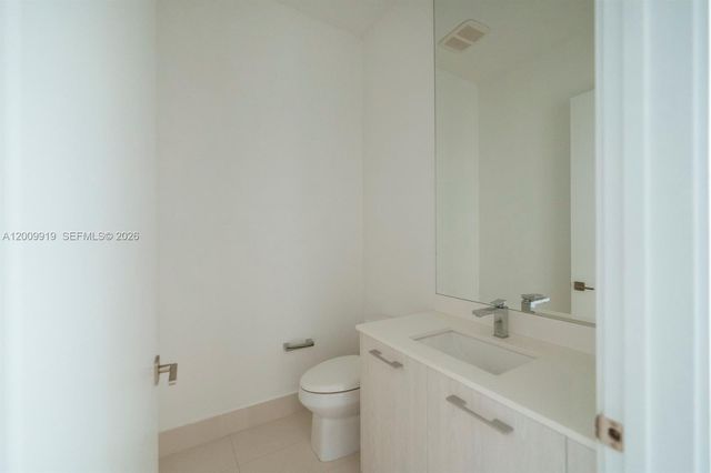45 SW 9th Street 4906, Miami, FL 33130