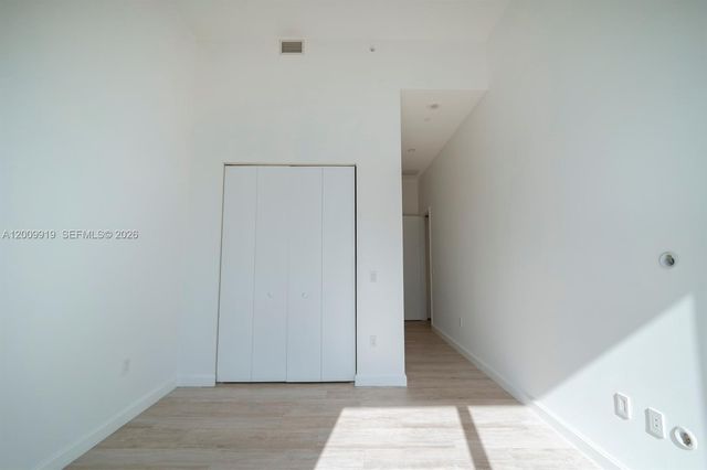 45 SW 9th Street 4906, Miami, FL 33130