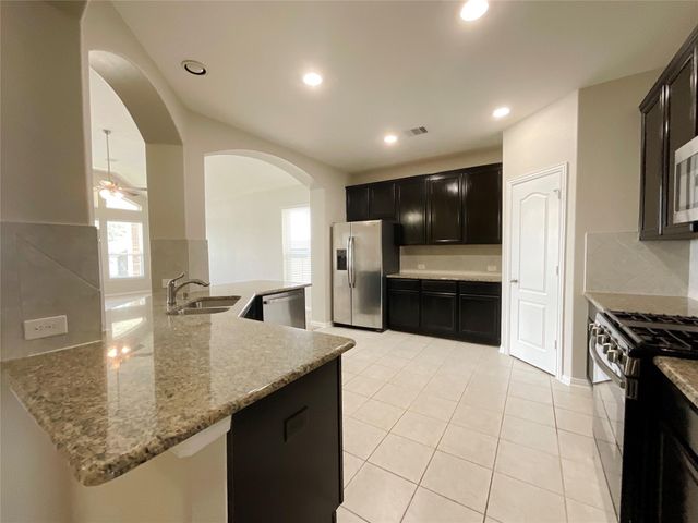 8707 E Crescent Lake Circle, Baytown, TX 77521