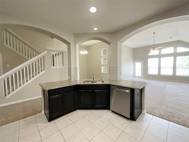 8707 E Crescent Lake Circle, Baytown, TX 77521