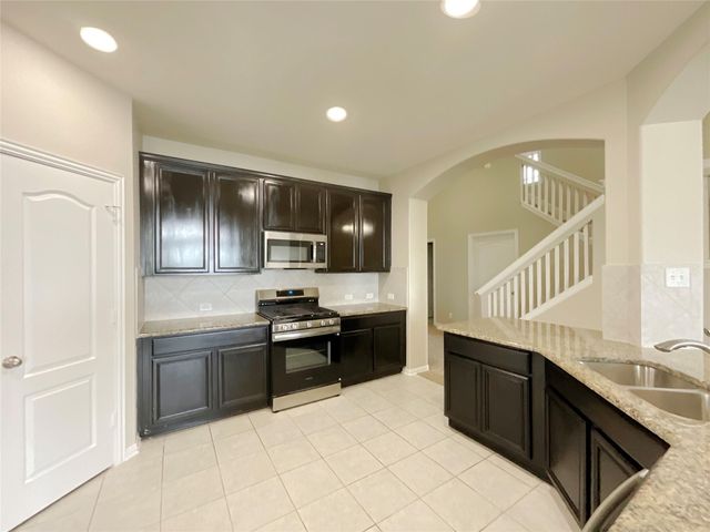 8707 E Crescent Lake Circle, Baytown, TX 77521
