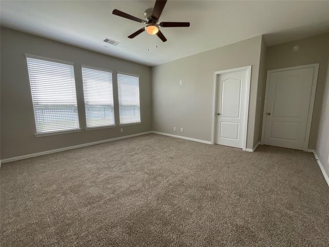 8707 E Crescent Lake Circle, Baytown, TX 77521