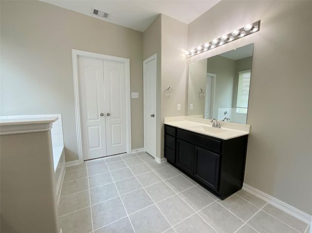 8707 E Crescent Lake Circle, Baytown, TX 77521