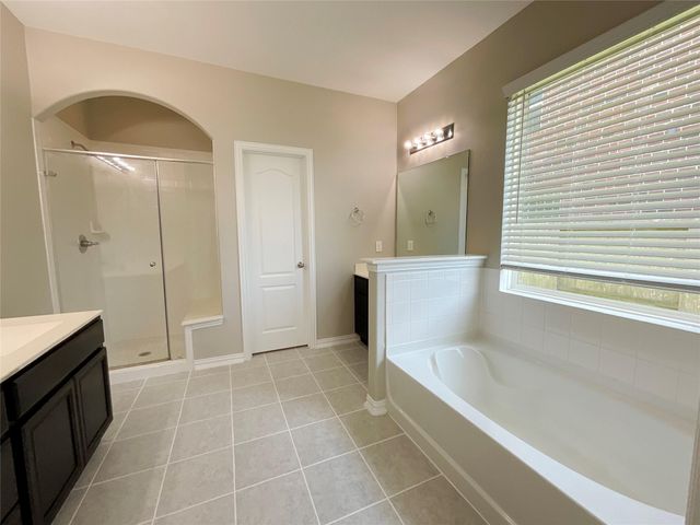 8707 E Crescent Lake Circle, Baytown, TX 77521