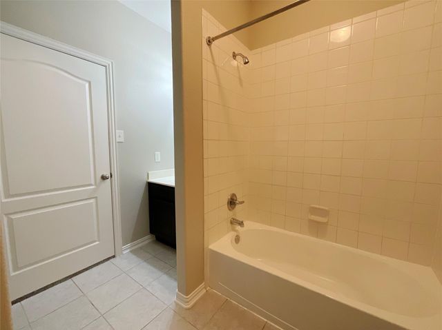 8707 E Crescent Lake Circle, Baytown, TX 77521