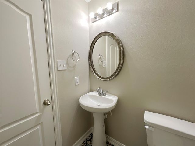 8707 E Crescent Lake Circle, Baytown, TX 77521