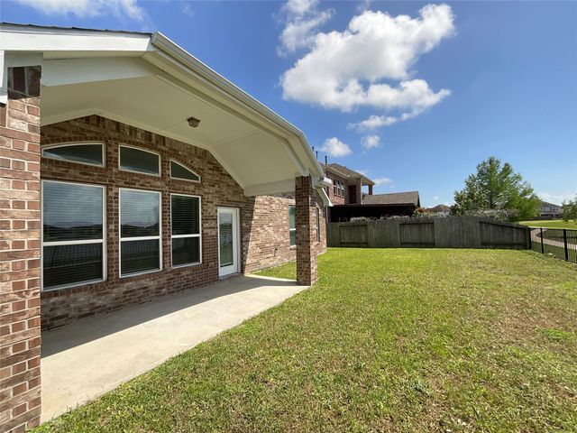 8707 E Crescent Lake Circle, Baytown, TX 77521
