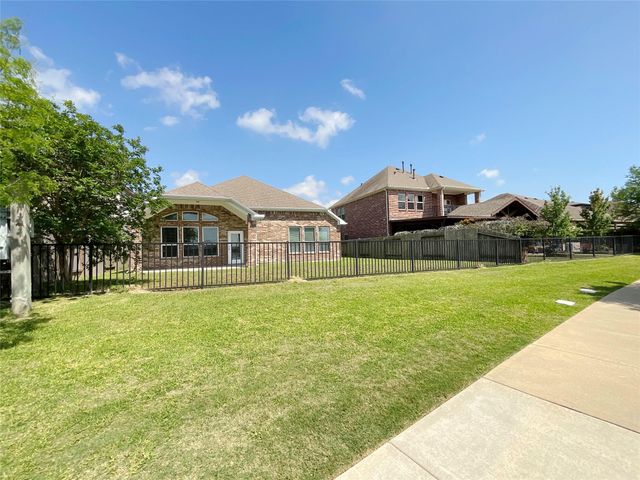 8707 E Crescent Lake Circle, Baytown, TX 77521