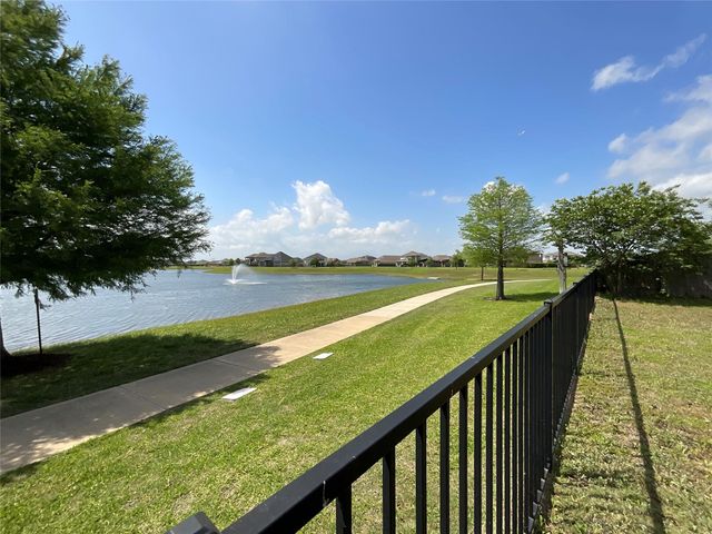 8707 E Crescent Lake Circle, Baytown, TX 77521