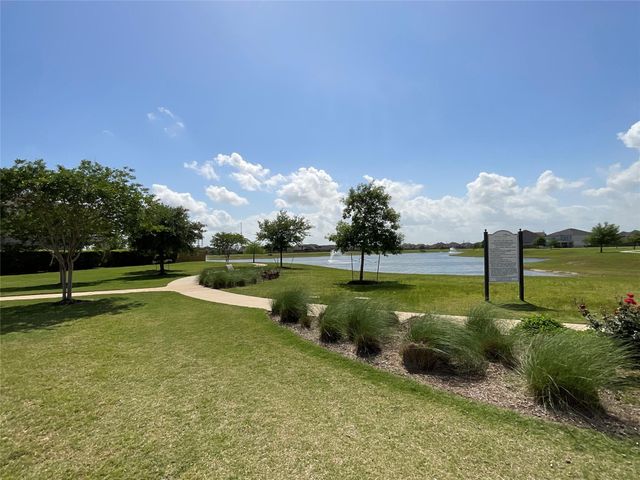 8707 E Crescent Lake Circle, Baytown, TX 77521