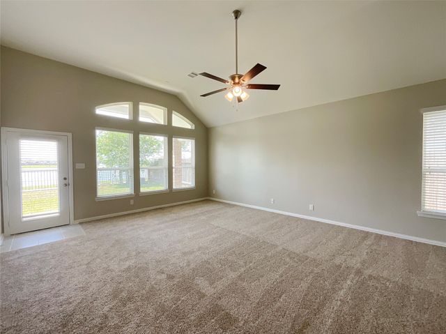 8707 E Crescent Lake Circle, Baytown, TX 77521