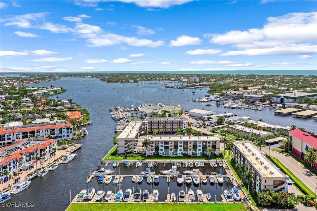 807 RIVER POINT DR 102D, Naples, FL 34102