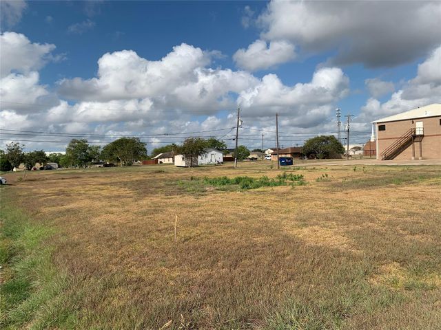423 S Avenue H, Freeport, TX 77541