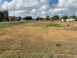 423 S Avenue H, Freeport, TX 77541