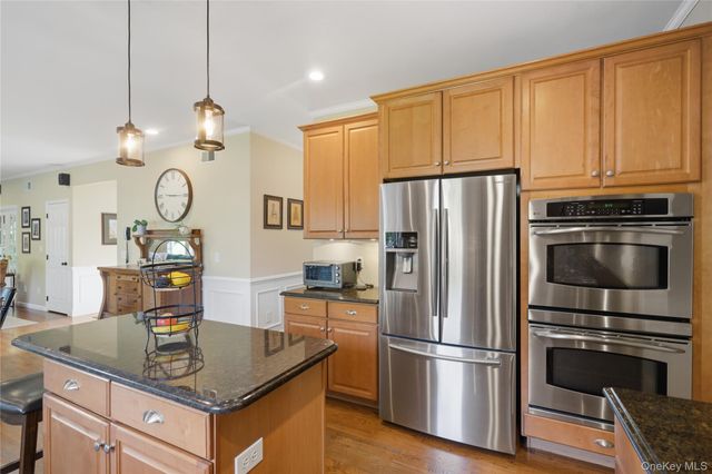 19 Sweetgum Lane, Miller Place, NY 11764