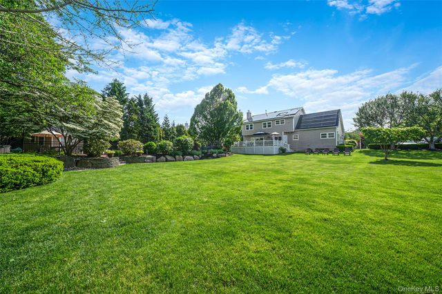 19 Sweetgum Lane, Miller Place, NY 11764