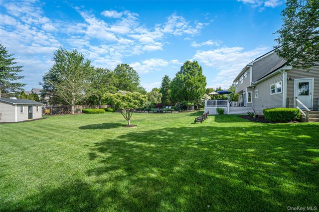 19 Sweetgum Lane, Miller Place, NY 11764