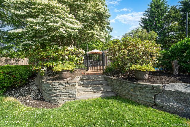 19 Sweetgum Lane, Miller Place, NY 11764
