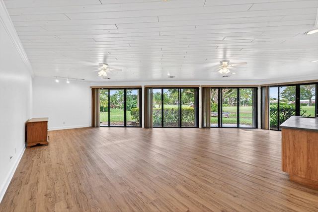 6599 Eastpointe Pines Street, Palm Beach Gardens, FL 33418