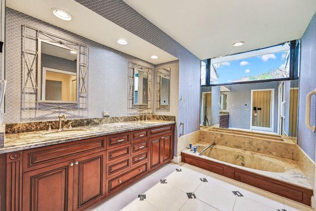 6599 Eastpointe Pines Street, Palm Beach Gardens, FL 33418