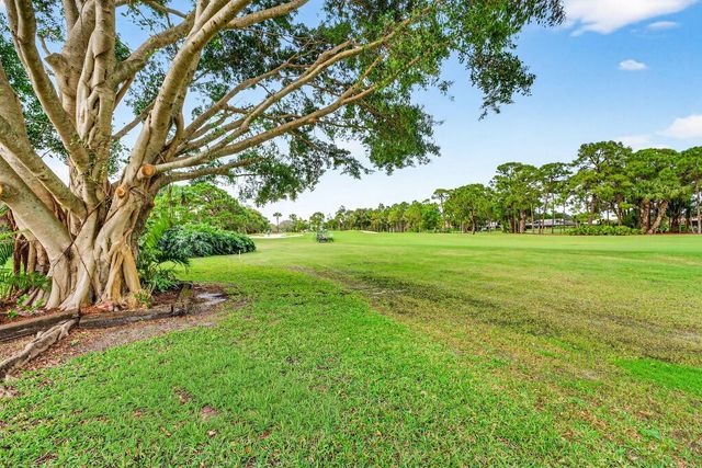 6599 Eastpointe Pines Street, Palm Beach Gardens, FL 33418