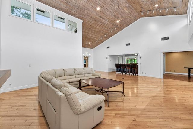 6599 Eastpointe Pines Street, Palm Beach Gardens, FL 33418