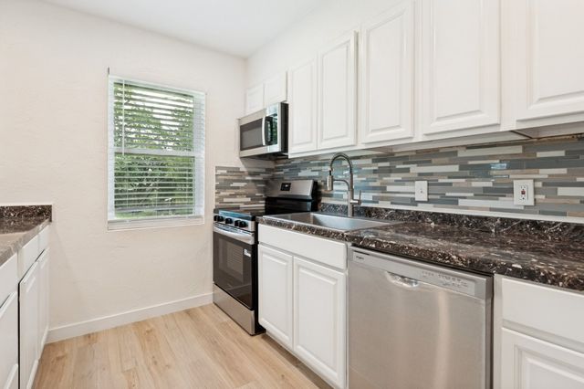 109 Sunset Drive, Euless, TX 76040