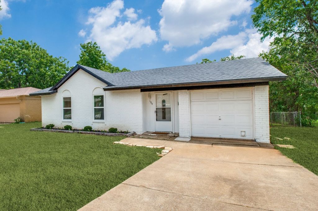 109 Sunset Drive, Euless, TX 76040