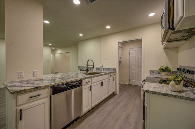 9521 Crestshire Drive, Dallas, TX 75227