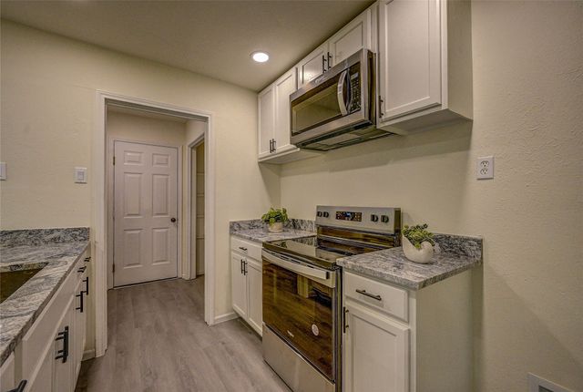 9521 Crestshire Drive, Dallas, TX 75227