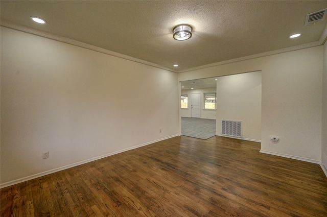 9521 Crestshire Drive, Dallas, TX 75227