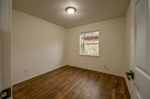 9521 Crestshire Drive, Dallas, TX 75227