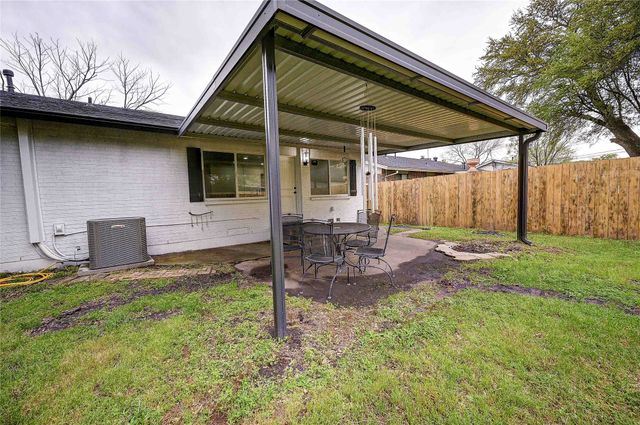 9521 Crestshire Drive, Dallas, TX 75227